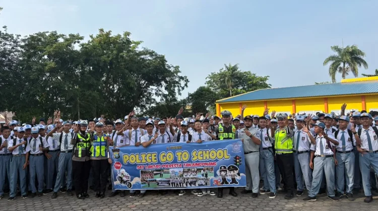 Satlantas Polresta Tanjungpinang Edukasi Pelajar Tertib Berlalu Lintas