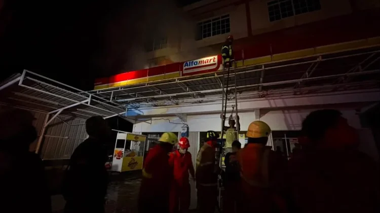 Ruko Alfamart di Tanjung Uban Terbakar, Diduga akibat Korsleting Listrik