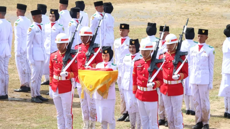 24 Paskibraka Lingga Sukses Kibarkan Merah Putih