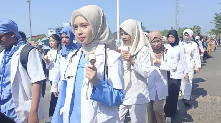 Ribuan Pelajar Meriahkan Karnaval Pembangunan di Singkep