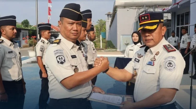 Cegah Narkotika Masuk Lapas, Tujuh Pegawai Terima Penghargaan