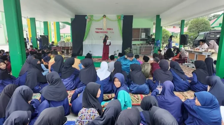 Peringatan Maulid Nabi, Murid MTsN Lingga Adu Pengetahuan