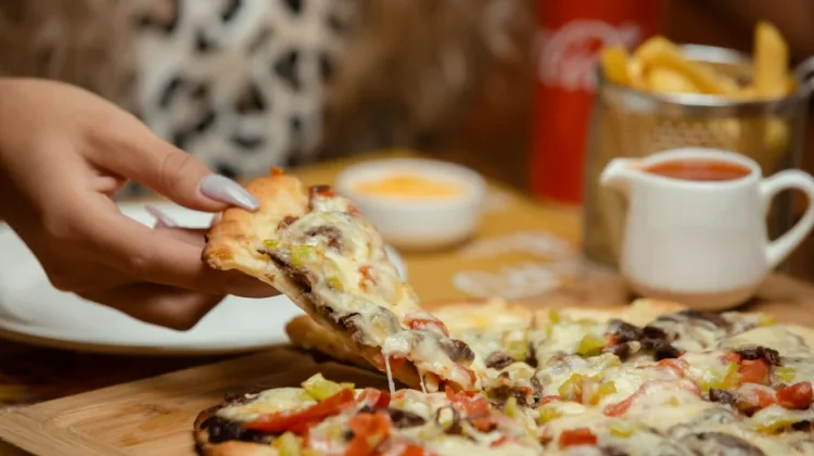 Rahasia Membuat Adonan Pizza Rumahan yang Lembut dan Mengembang Sempurna