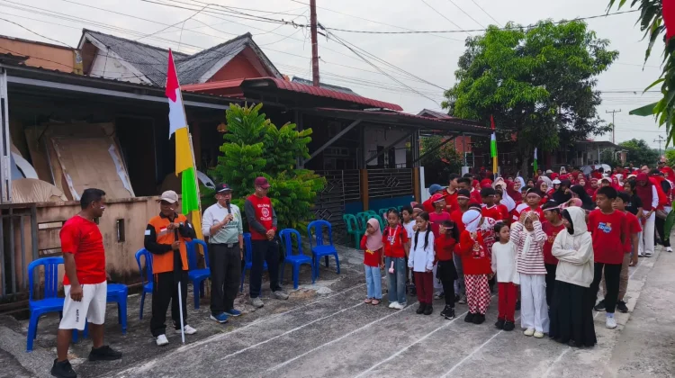Semarak Kemerdekaan Warga Ganet Meriah dengan Jalan Sehat