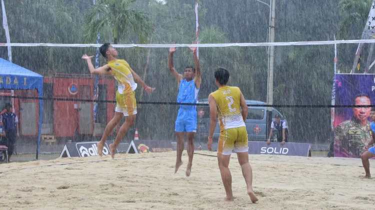 Sebanyak 27 Tim Berlaga di Open Turnamen Voli Pantai Piala Panglima TNI