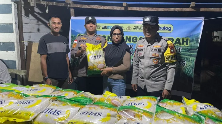 Antusias Warga Tinggi, 500 Kg Beras SPHP di Pasar Murah Polsek Jemaja Habis Terjual