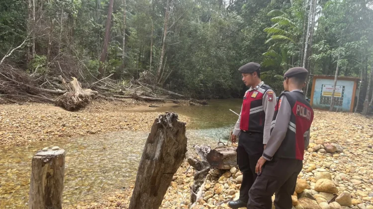 Polsek Daik Lingga Pantau Titik Rawan Bencana