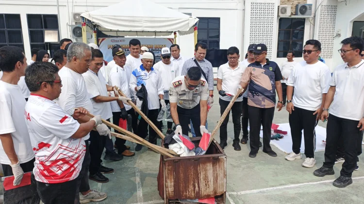 Kejari Lingga Musnahkan 61 Barang Bukti Perkara Pidum
