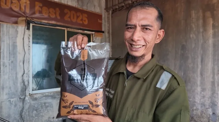 Abu Dafi Perkenalkan Kopi Lokal Tanjungpinang di Fesmed Selat Malaka
