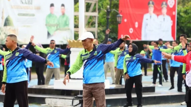 Sekda Lingga Pimpin Jalan Santai dan Senam Pegawai