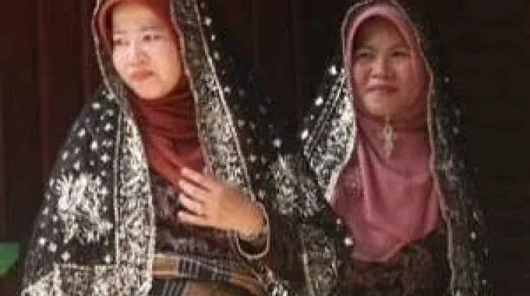 Tudung Manto Warisan Lama Tetap Mempesona