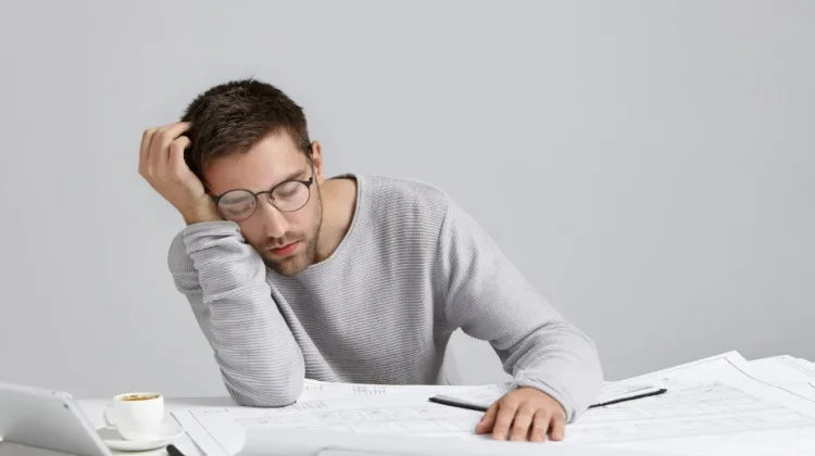 Tidur 7–8 Jam tapi Tetap Mengantuk? Kenali Penyebabnya
