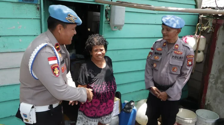 Propam Polres Anambas Salurkan Bansos Peringati HUT ke-24