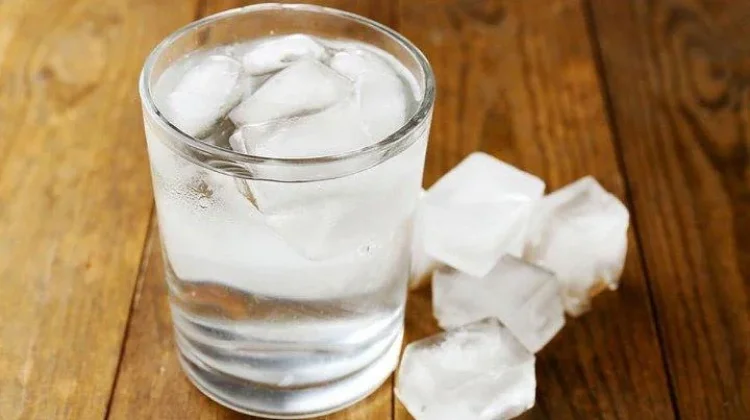 Benarkah Banyak Minum Es Bikin Gemuk? Ini Penjelasannya