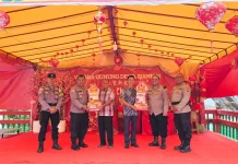 Polres Anambas Salurkan Parcel Imlek ke Vihara