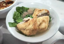 Semangkuk Bakso Hangat Temani Waktu Berbuka