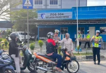Satlantas Bintan Bagikan 150 Paket Takjil Ramadan