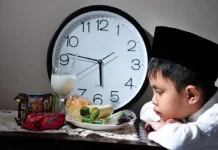 Cara Bijak Mengajarkan Anak Belajar Berpuasa
