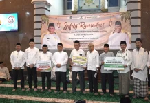 Wagub Kepri Serahkan Bantuan saat Safari Ramadan di Batam