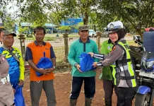Sat Lantas Polresta Tanjungpinang Bagikan Bansos dalam Kegiatan Jumat Berkah