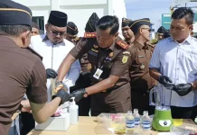 Kejari Lingga Musnahkan Barang Bukti Berbagai Perkara