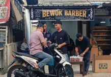 Promosi Ramadan, Bewok Barber Bagikan 150 Takjil