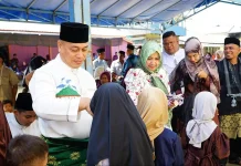 Momen Bupati Nizar Salat Id di Desa Tanjung Kelit