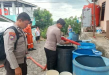 BPBD dan Polsek Tanjungpinang Barat Bantu Warga Terdampak Kekeringan