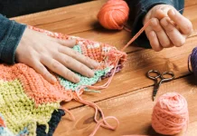 Mengisi Waktu dan Mendapat Cuan dari Merajut