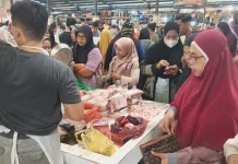 Harga Daging Beku Capai Rp135 Ribu, Warga Mulai Pilih Daging Segar