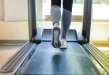 Lari Treadmill atau Outdoor Mana Lebih Baik