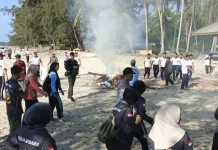 Kajari Lingga Pimpin Gotong Royong Bersihkan Pantai