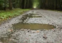 Warga Keluhkan Kondisi Drainase di Depan Hotel Pesona