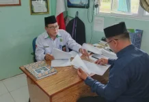 Pengawas Madrasah Bina Kepala MTs Darul Iman Soal Laporan BOS