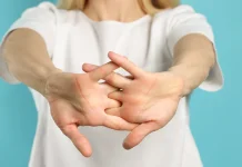 Sering Kretek Jari, Aman atau Bahaya?