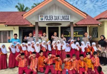 Polsek Daik Lingga Kenalkan Tugas Polisi Kepada Pelajar