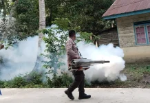 Bhabinkamtibmas Desa Jagoh Bersama Puskesmas Laksanakan Fogging