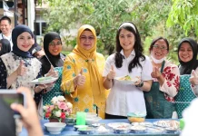 Wamen Isyana Tinjau Demo Masak DASHAT di Gunung Kijang