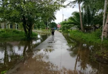 Bhabinkamtibmas Patroli Wilayah Pesisir Antisipasi Bencana Cuaca Ekstrem