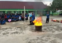 Damkar Lingga Kenalkan Tugas Pemadam Kepada Pelajar MTs