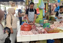 Harga Stabil, Penjualan Daging dan Ayam di Pasar Bintan Center Turun Drastis