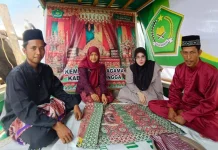 Unik, Dua Pasangan Pengantin Menikah di Kapal Lantera