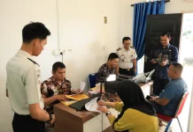 Imigrasi Dabo Singkep Jemput Pemohon Paspor Antar Pulau