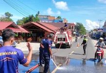 Satlantas dan Damkar Bersihkan Tumpahan Solar di Dabo