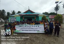 Aksi Beach Cleaning Bersama di Desa Mapur, Berhasil Kumpulkan 800 Kg Sampah