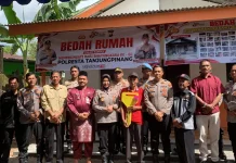 Polsek Tanjungpinang Timur Bedah Rumah Warga Sambut Hari Bhayangkara Ke-80