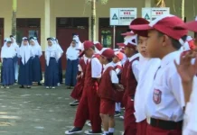 Tunggu Bantuan Seragam Gratis, Wali Murid Pilih Beli Satu Jenis