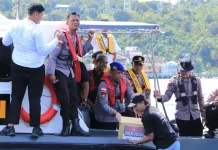 Polres Kepulauan Anambas Salurkan Bansos untuk Nelayan di Desa Sri Tanjung