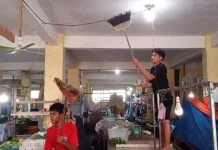 Disperindagkop Lingga Gandeng Pedagang Bersihkan Pasar Sayur Dabo