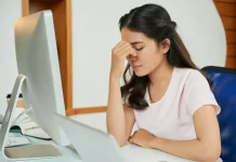 Cara Mengatasi Mata Lelah akibat Terlalu Lama Menatap Layar